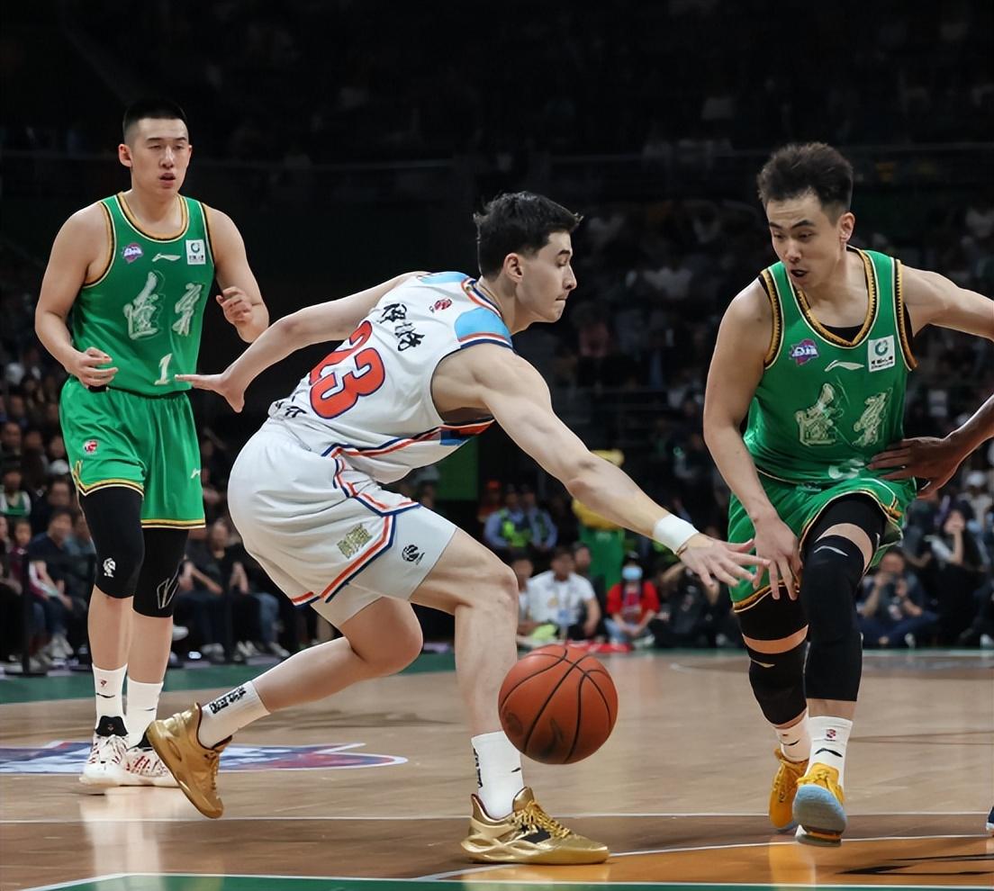 DB真人体育-密尔沃基雄鹿迎CBA季后赛关键赛，冲刺阶段造点机会，信心回归，阵容厚度经受考验