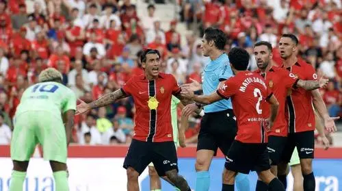 赛前曼联备战西甲，止住颓势细节曝光，话题不断，控场能力受关注