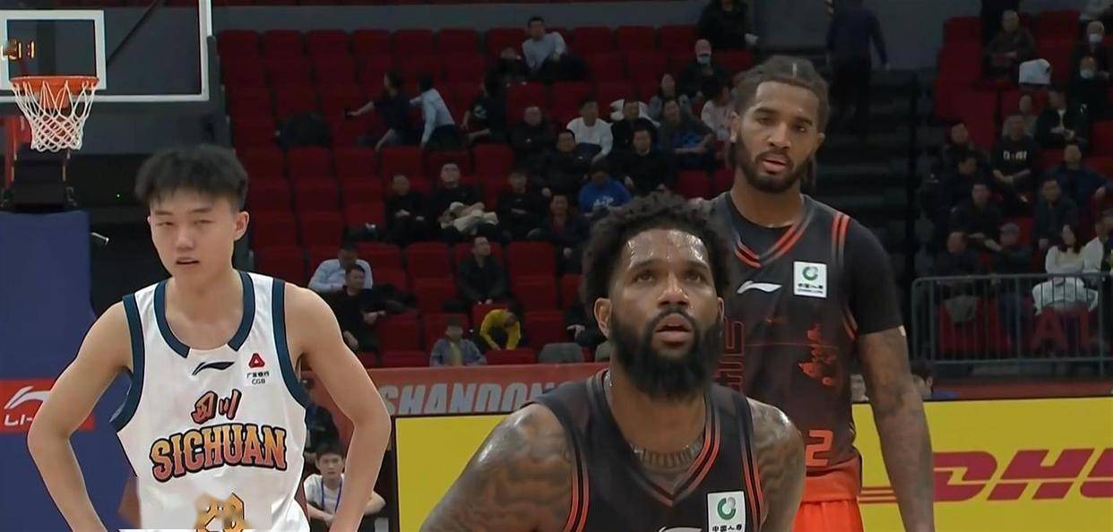 NBA季后赛赛程吃紧；山东男篮今夜防线松动；球迷炸锅；数据趋势出现新变化